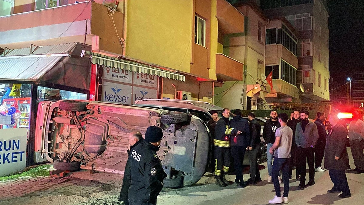 Makas faciaya yol açıyordu! 5 araca çarpıp takla attı