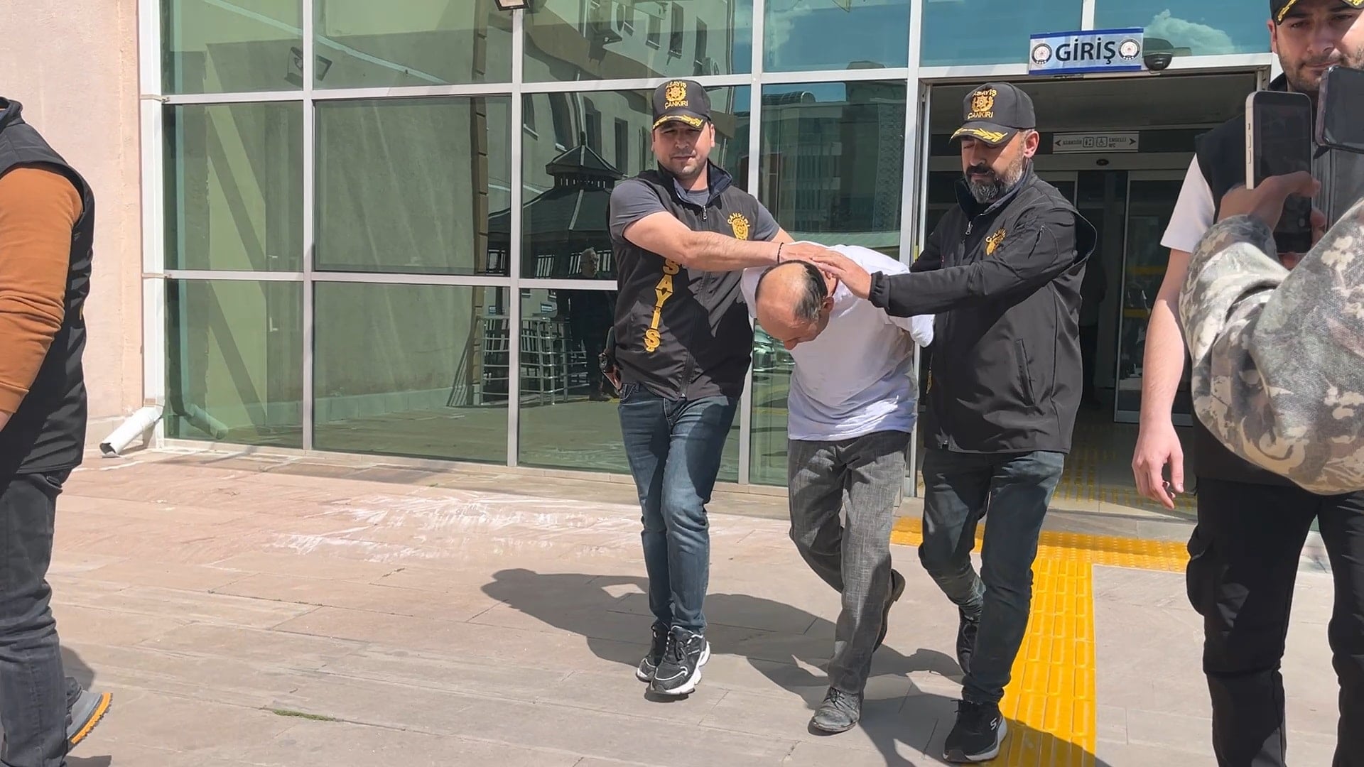 Kardeşlerden biri toprağa diğeri cezaevine gitti