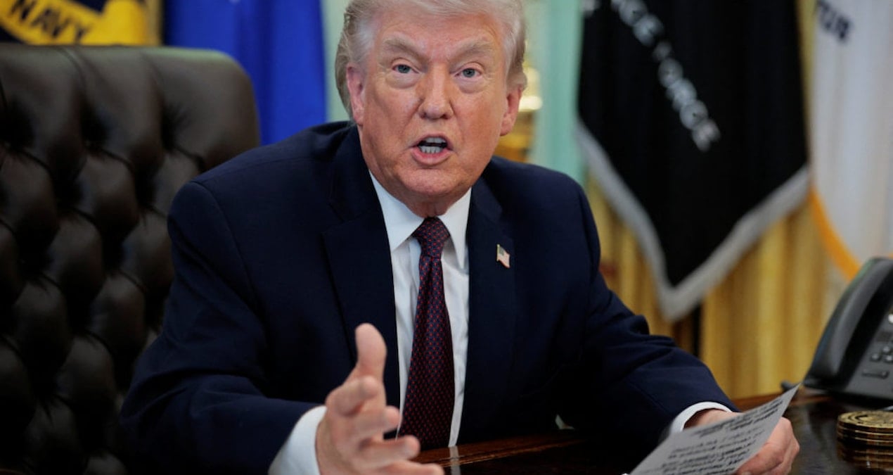 Trump'tan İran'a 'Hürmüz' resti: Ya onlarla ya da onlarsız açacağız