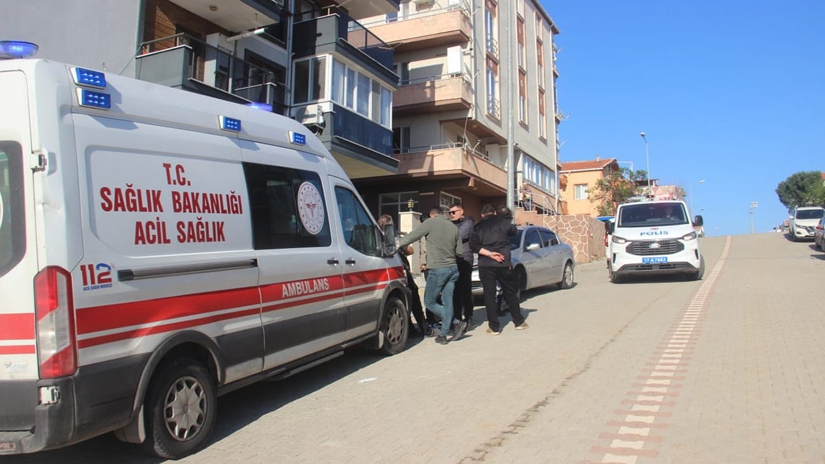 Çocukları anneannesine gönderip karısını öldürdü