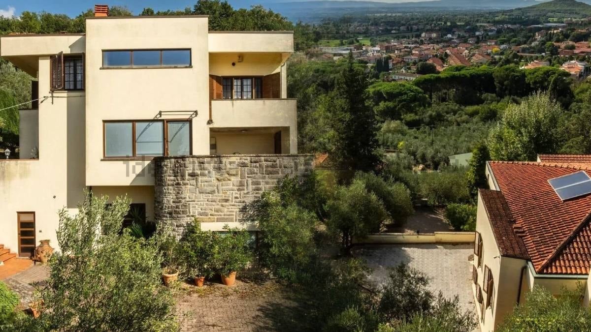 Türkiye'de daire fiyatına yurt dışında villa: Devasa bahçesi ve 14 odası ile saray