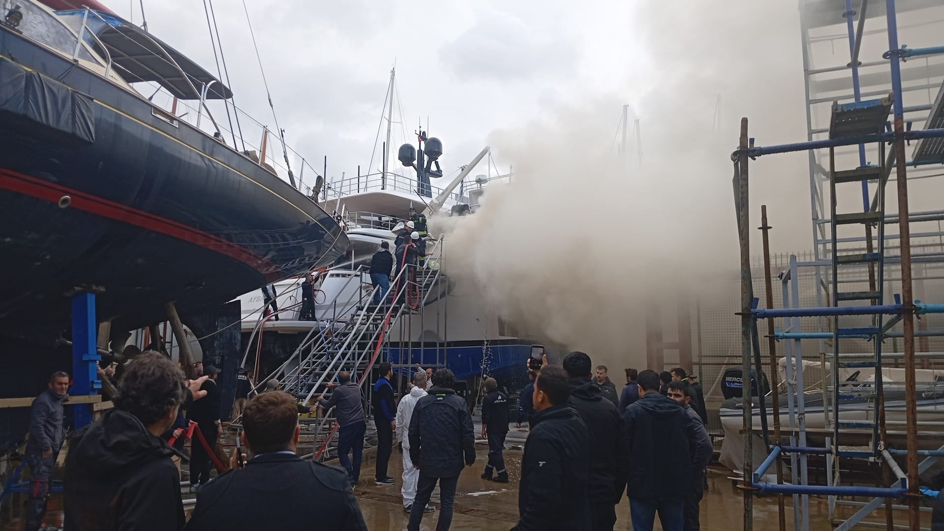 Ünlü iş insanının lüks yatında yangın çıktı