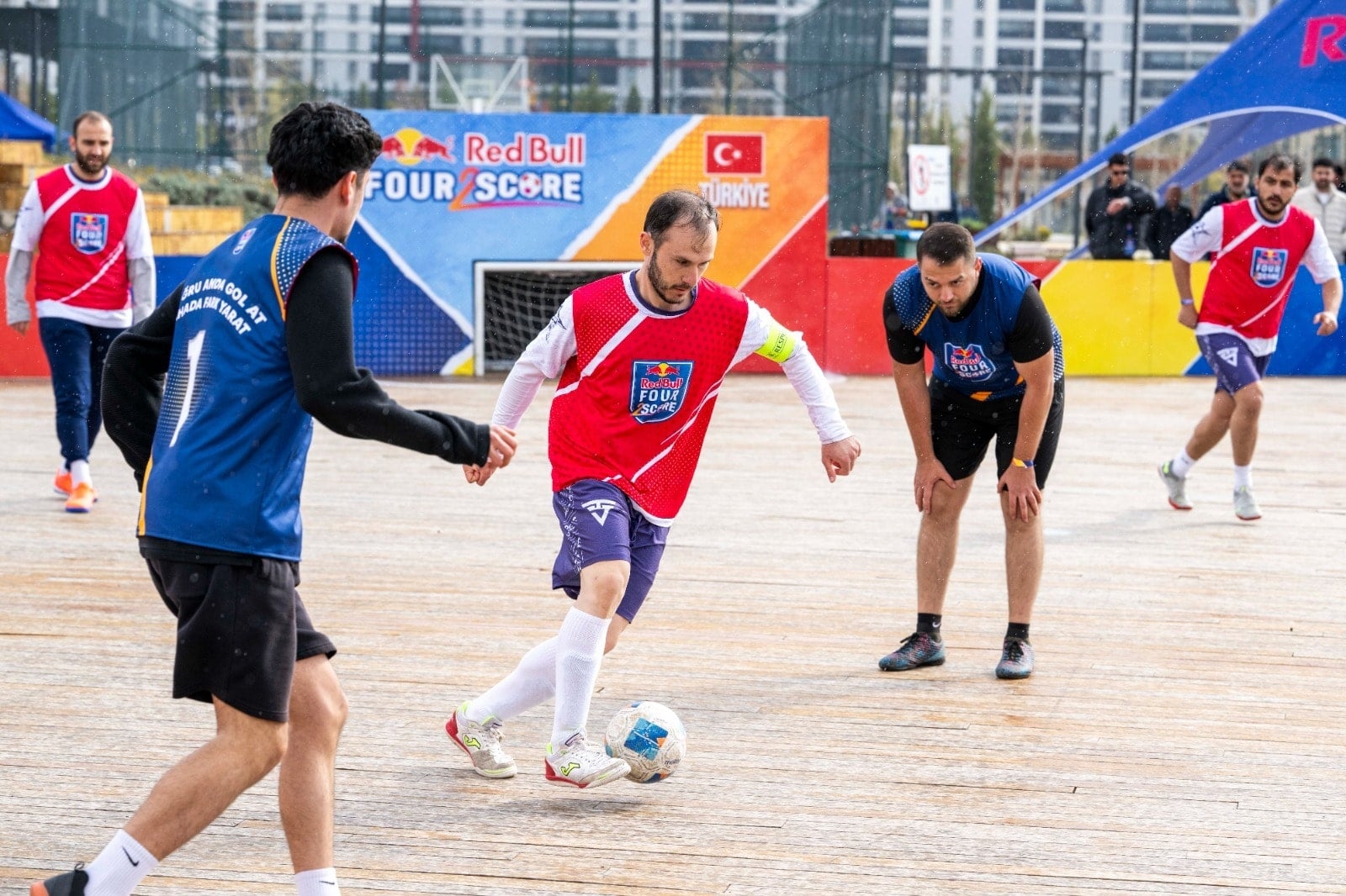 Sokak futbolu heyecanı İzmir'de
