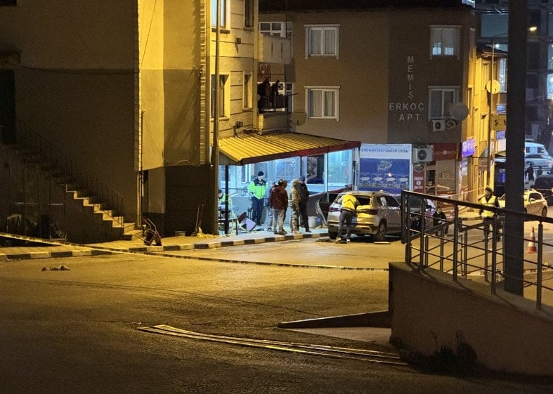 İki grup birbirine girdi! 6 kişi silahla yaralandı