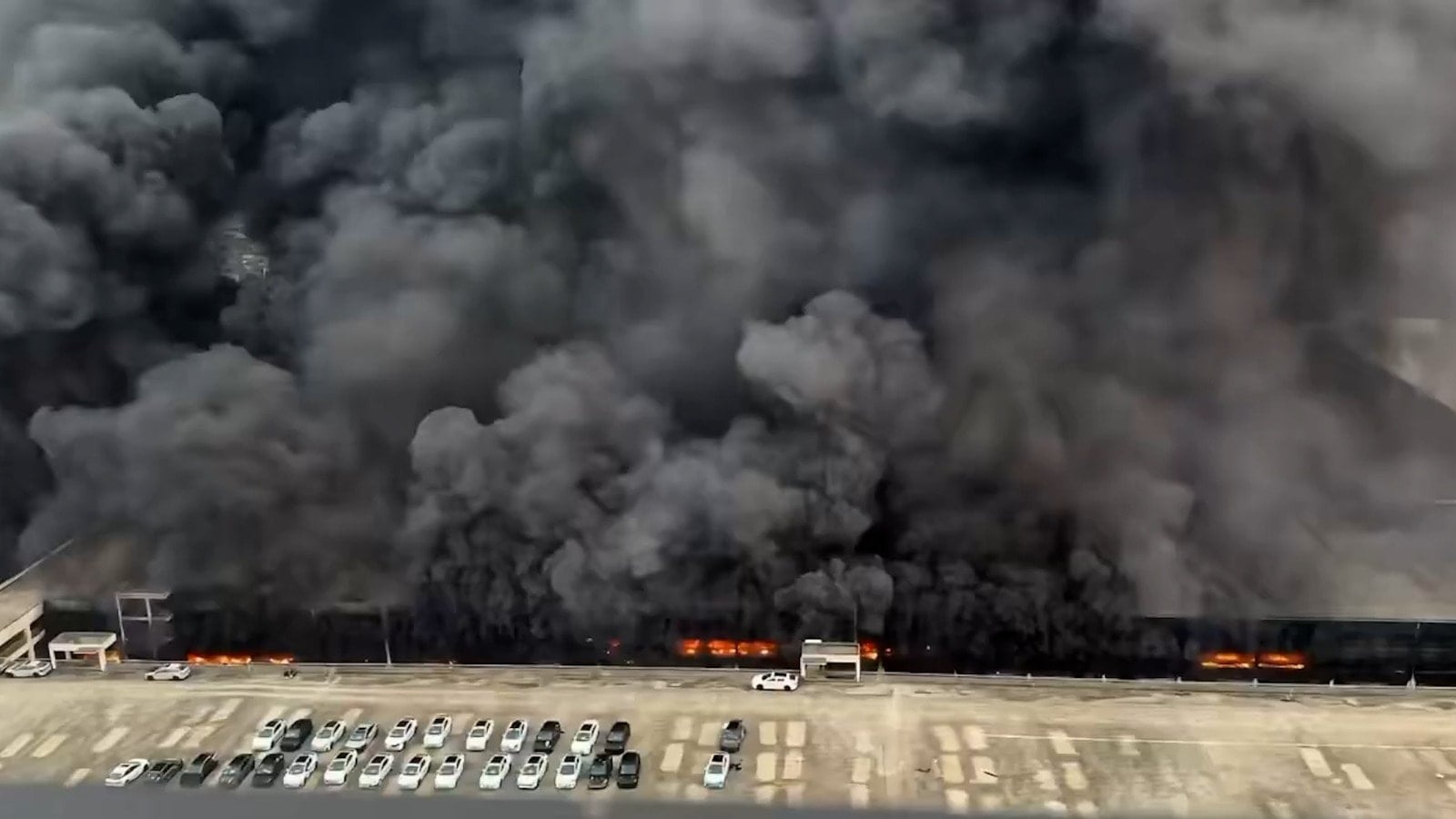 Türkiye yatırımı tartışma konusu olmuştu: Otomotiv devi ByD'nin fabrikası küle döndü!