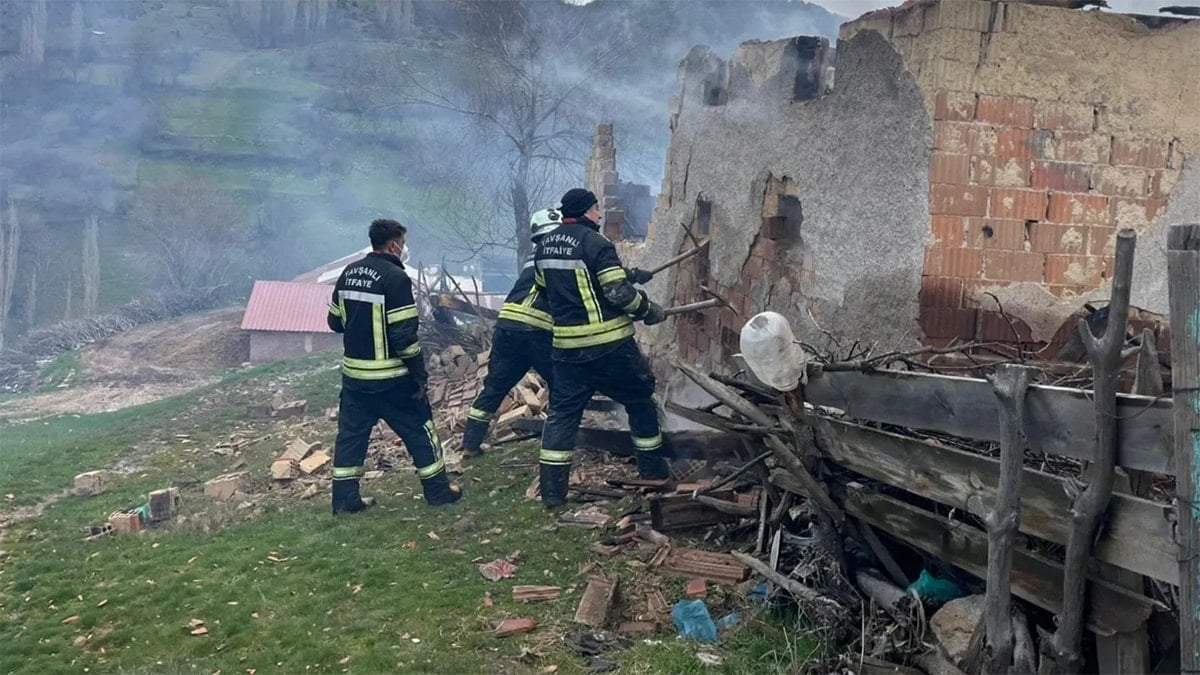 Yangın çıkan evde cansız bedeni bulundu