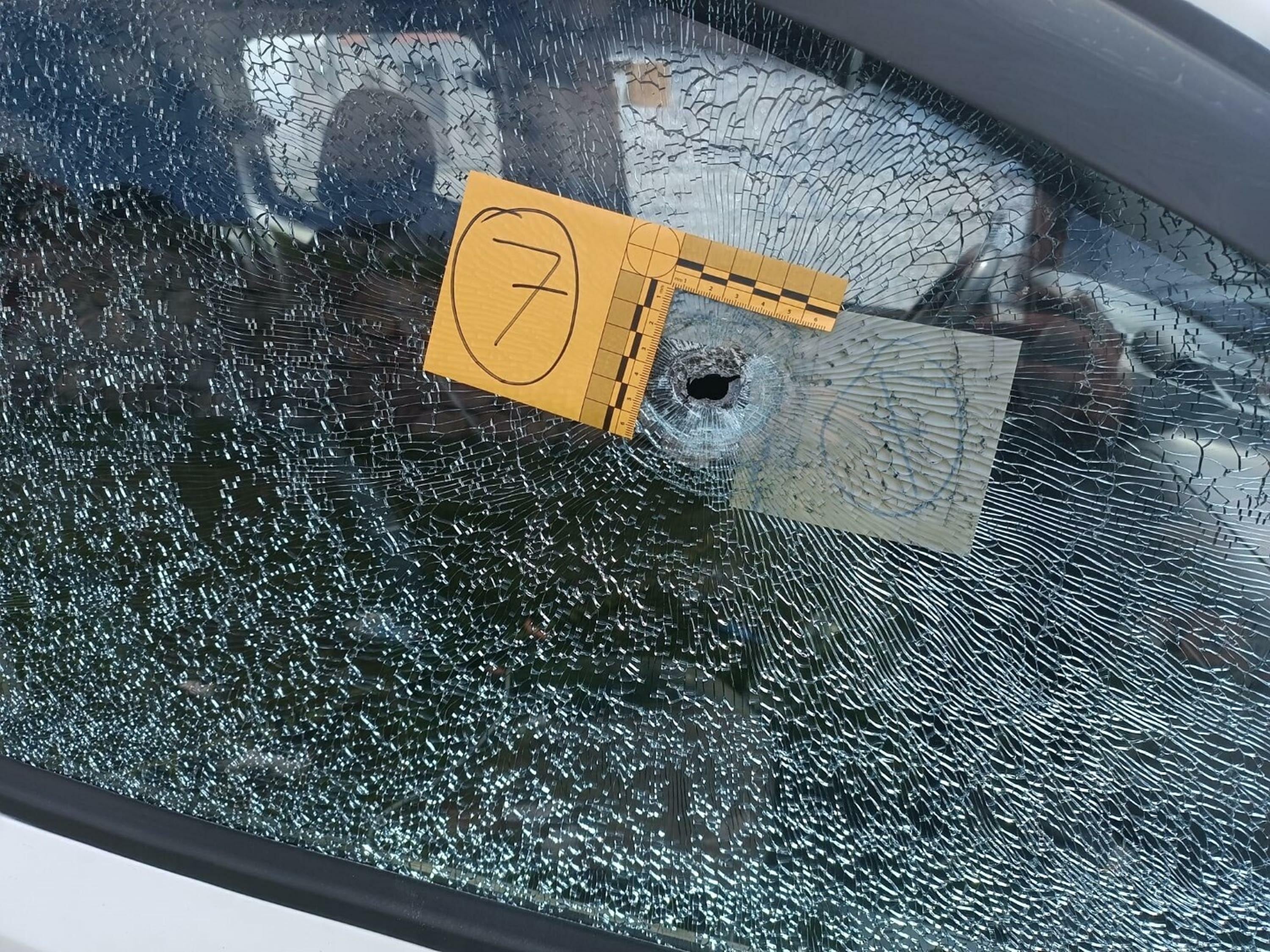 Otomobilde dehşet: Önce kadına sonra kendine sıktı!