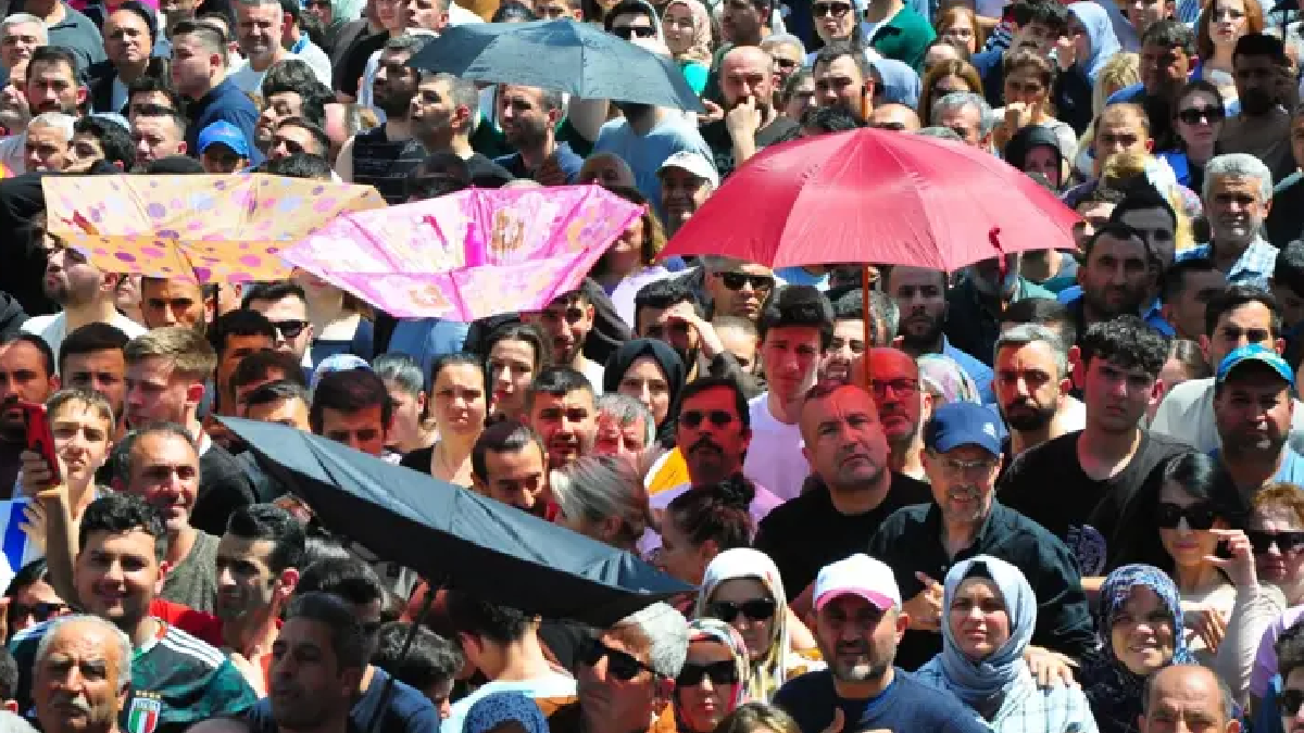 10  ton mesir macunu 20 dakikada havada kapışıldı