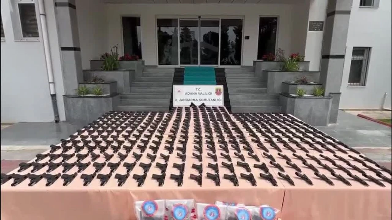 İki ilde silah kaçakçılığı operasyonu: Yüzlerce silah ele geçirildi