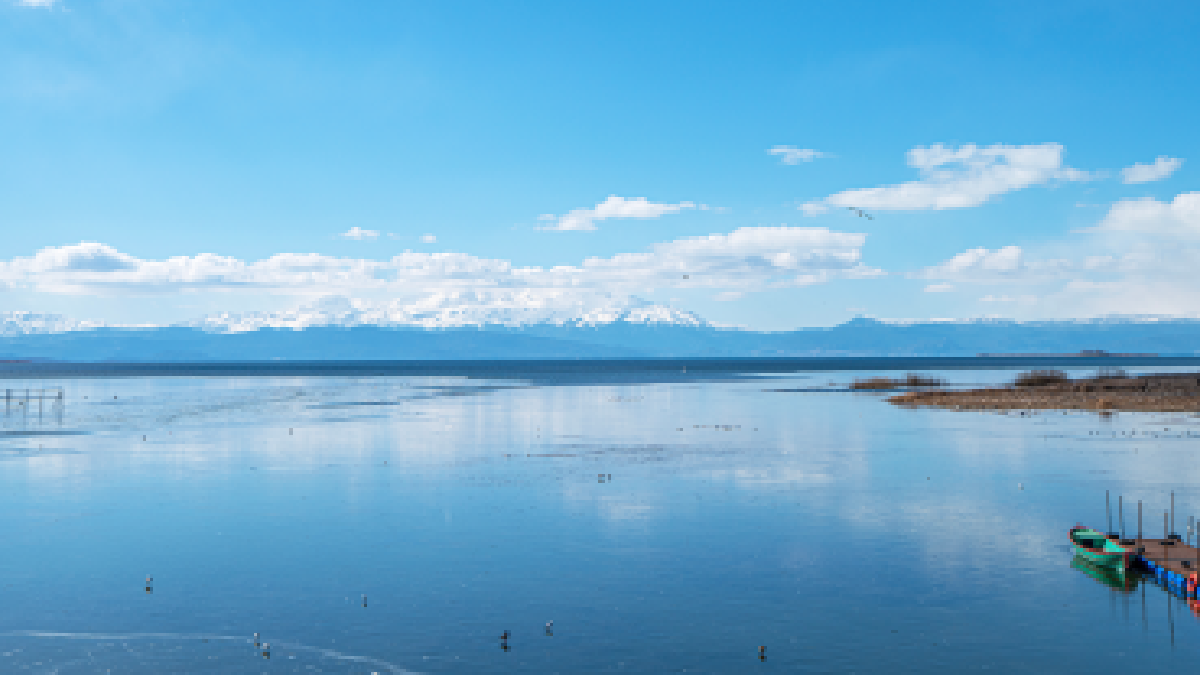 Türkiye'deki bu gölün ortasında 120 kişi yaşıyor: Tek bir yolu bile yok