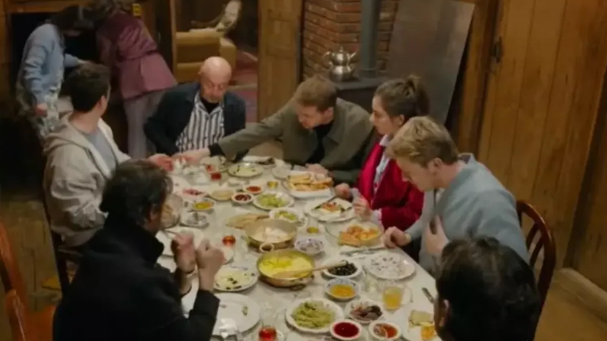 Taşacak Bu Deniz'in oyuncusu set arasında YKS'ye hazırlanıyor