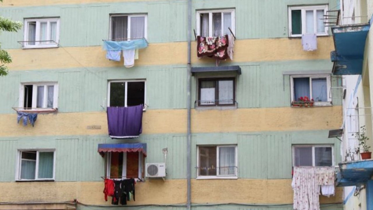 Parasız kalınca balkona çamaşır asanlara para cezası kesmeye başladılar