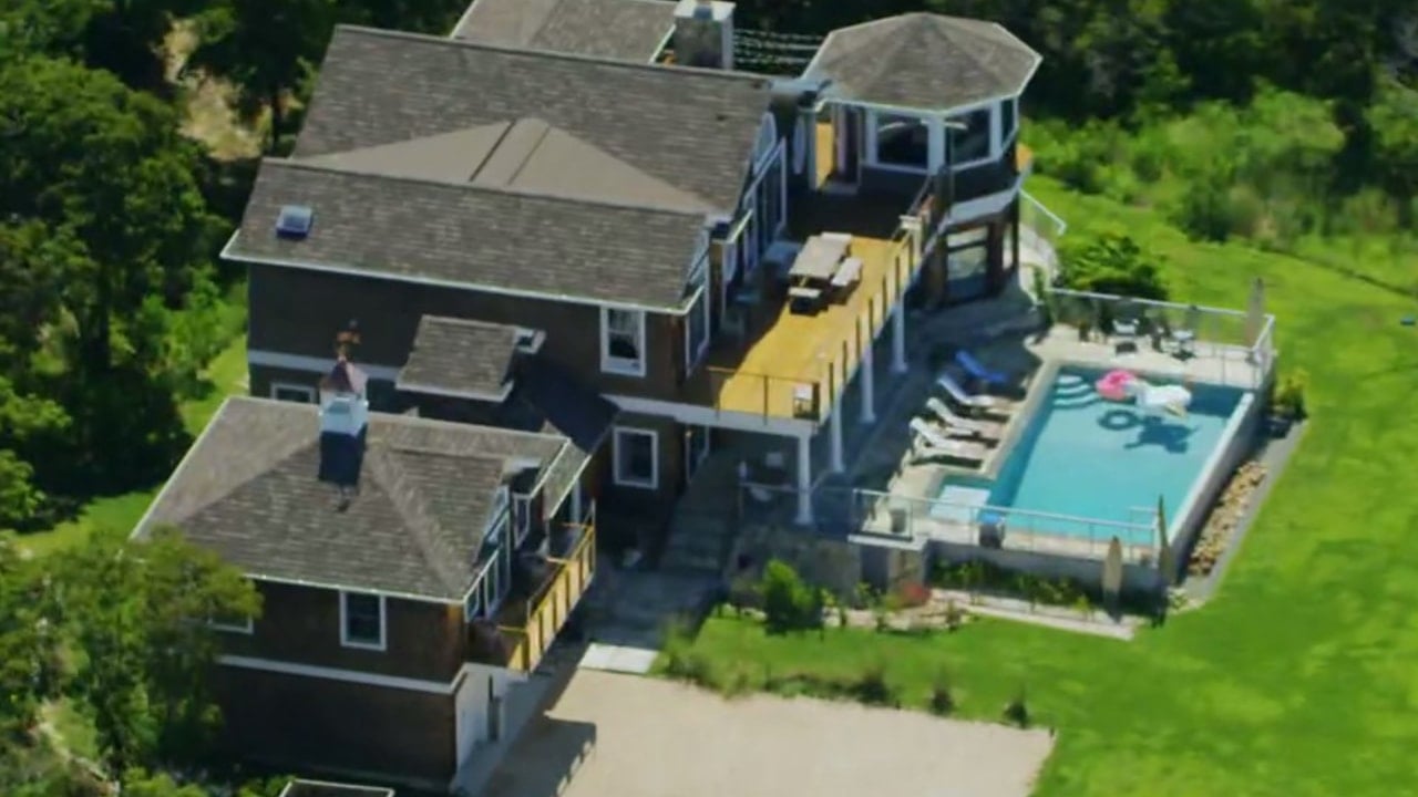 Reyting rekorları kıran ünlü dizinin çekildiği malikane satılıyor! Fiyatı görenler dönüp bir daha bakıyor