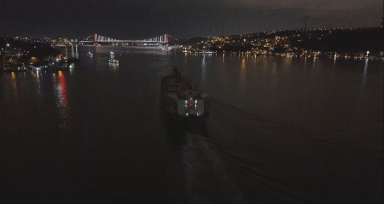 İstanbul Boğazı'nda gemi arızası; trafik çift yönlü askıya alındı