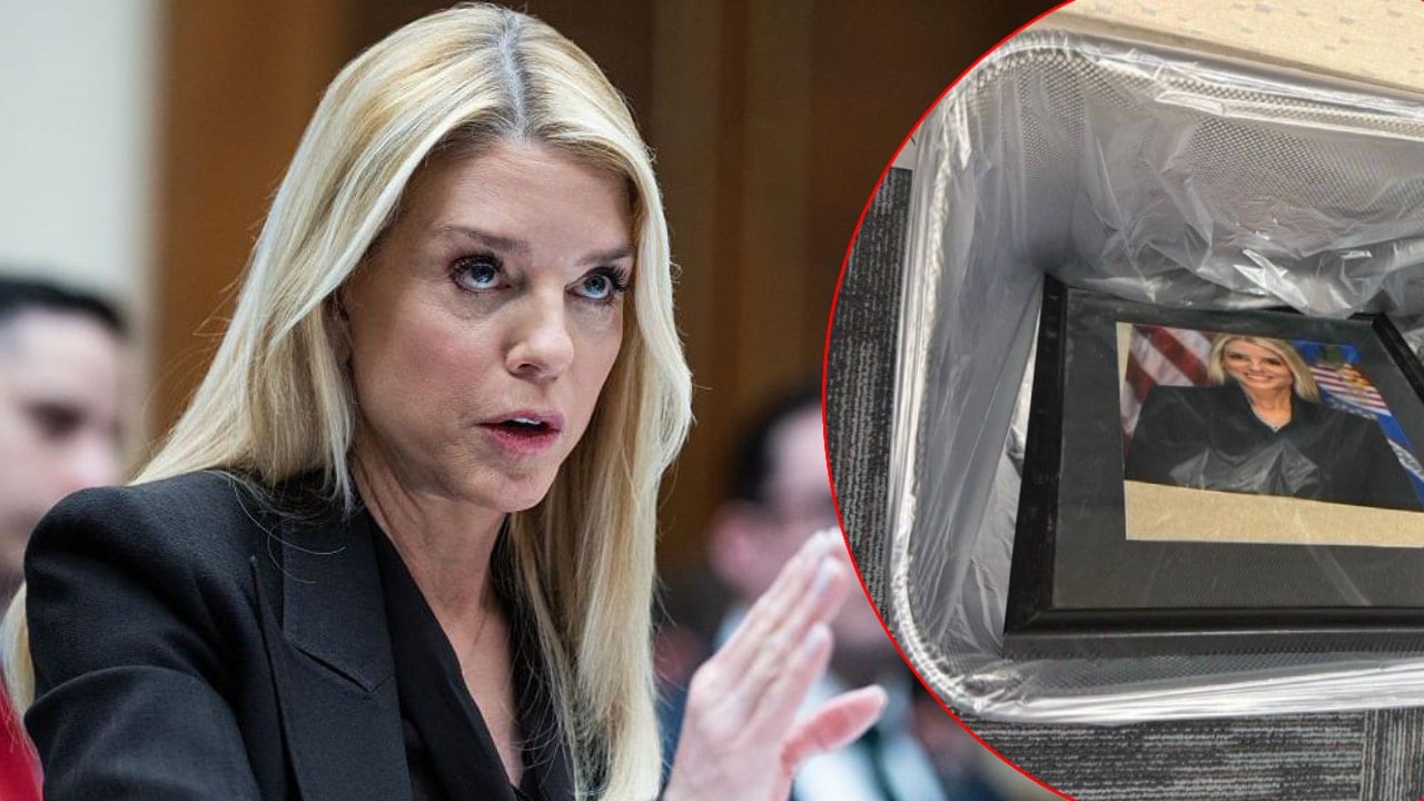 Kadın bakan kovulmamak için yalvardı! Resmini çöpte buldu