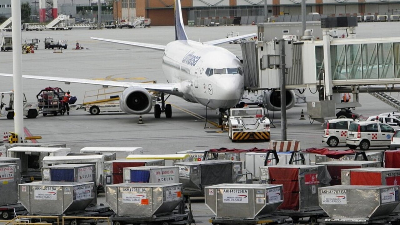 Dört büyük havalimanında yakıt kısıtlamasına gidildi! Bitecek diye çok korkuyorlar