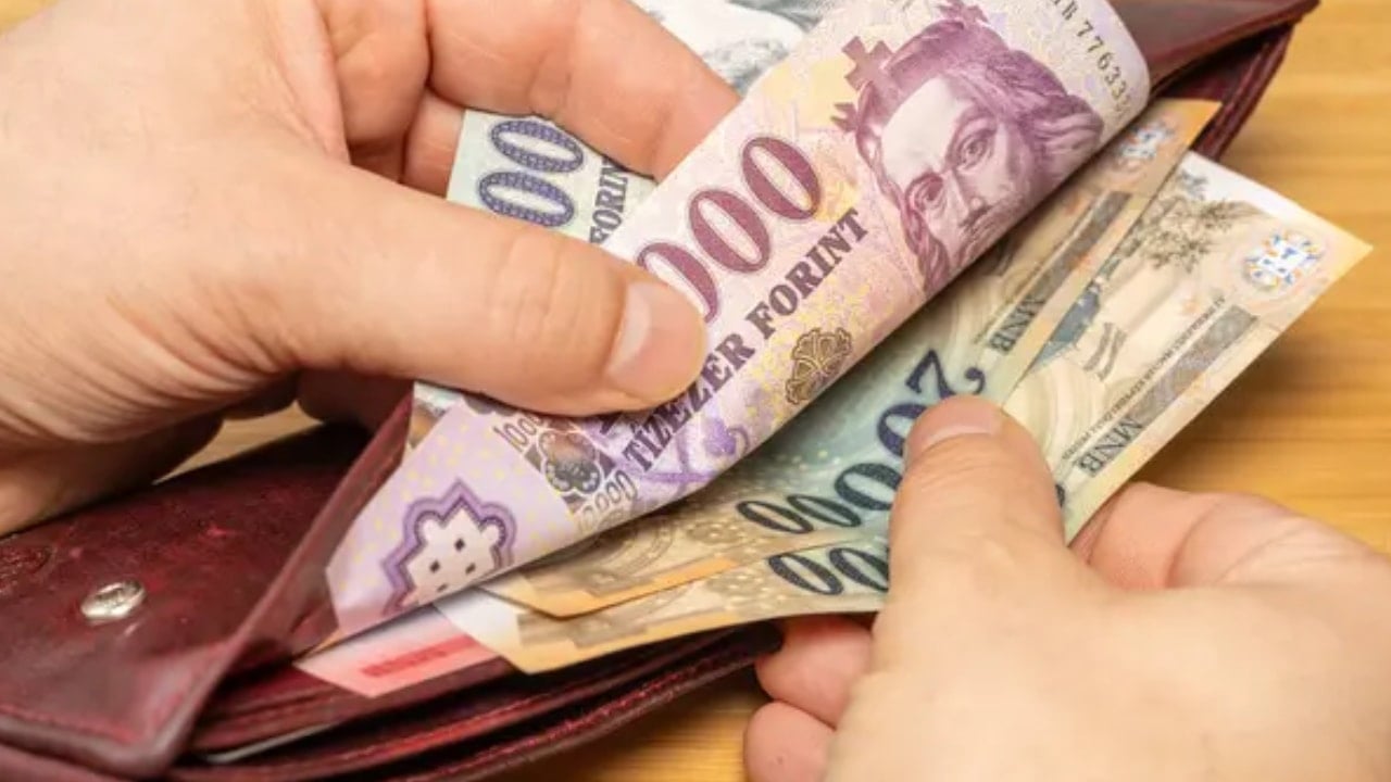 Ülkede lider değişir değişmez para birimleri uçuşa geçti