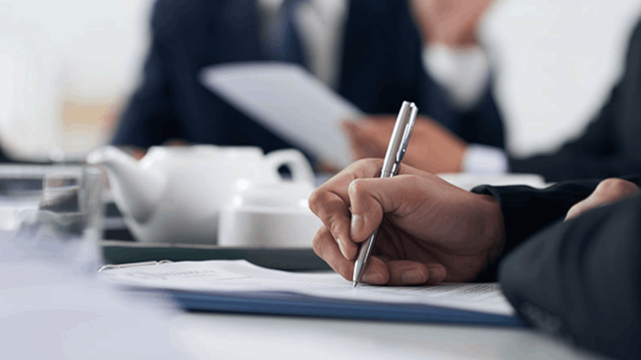 Krize rağmen davetiyeli ihalelere tam gaz devam