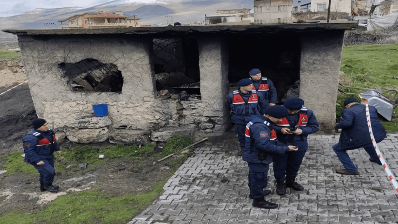Tavanı çöken fırının enkazı altında kalan kadın öldü
