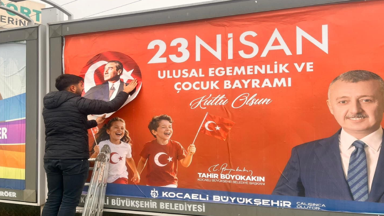 AKP’li başkan Atatürk’ü yok saydı, CHP’li gençler gereğini yaptı!
