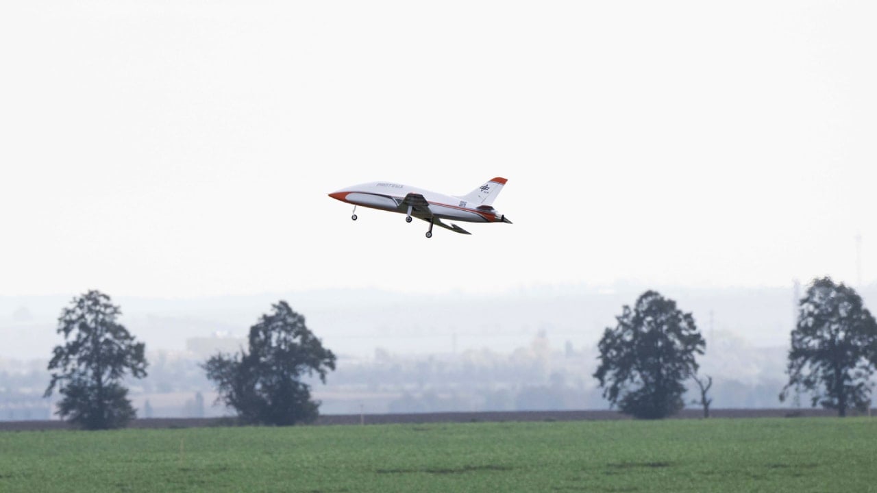 Uçuş sırasında şekil değiştiren uçak testi geçti