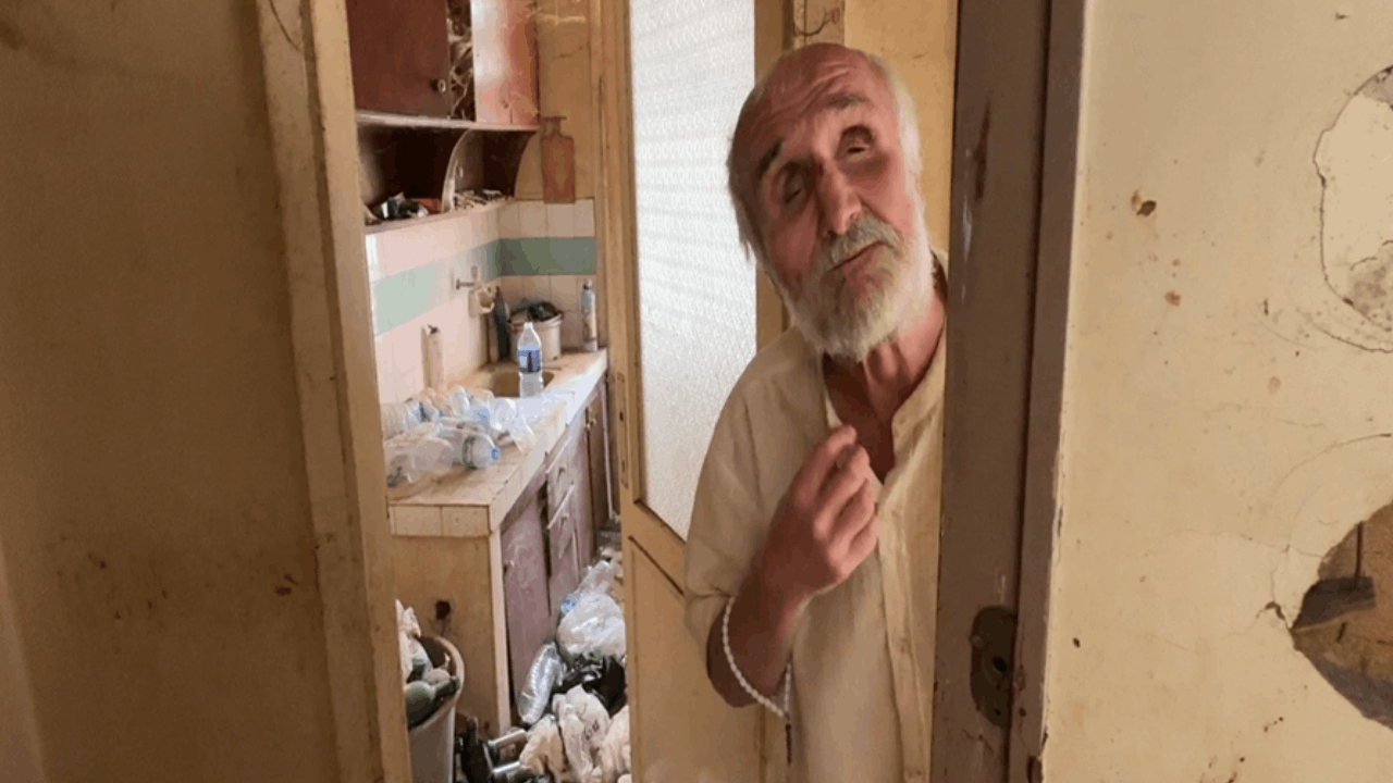 Çöp evde yaşayan adama ev tuttular: Yine çöplüğe döndü