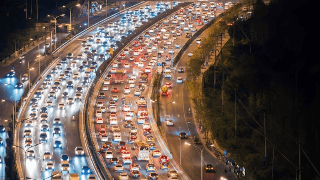 İstanbul kilitlendi: Trafik yoğunluğu yüzde 81!
