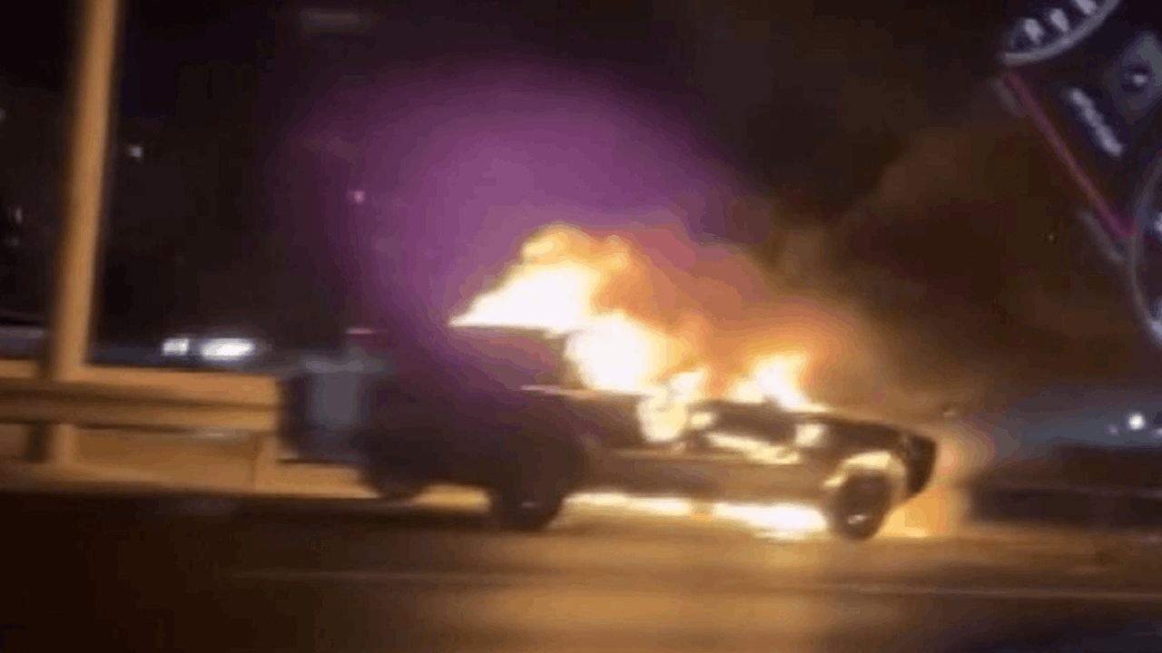 Ümraniye TEM Otoyolu’nda otomobil alev alev yandı