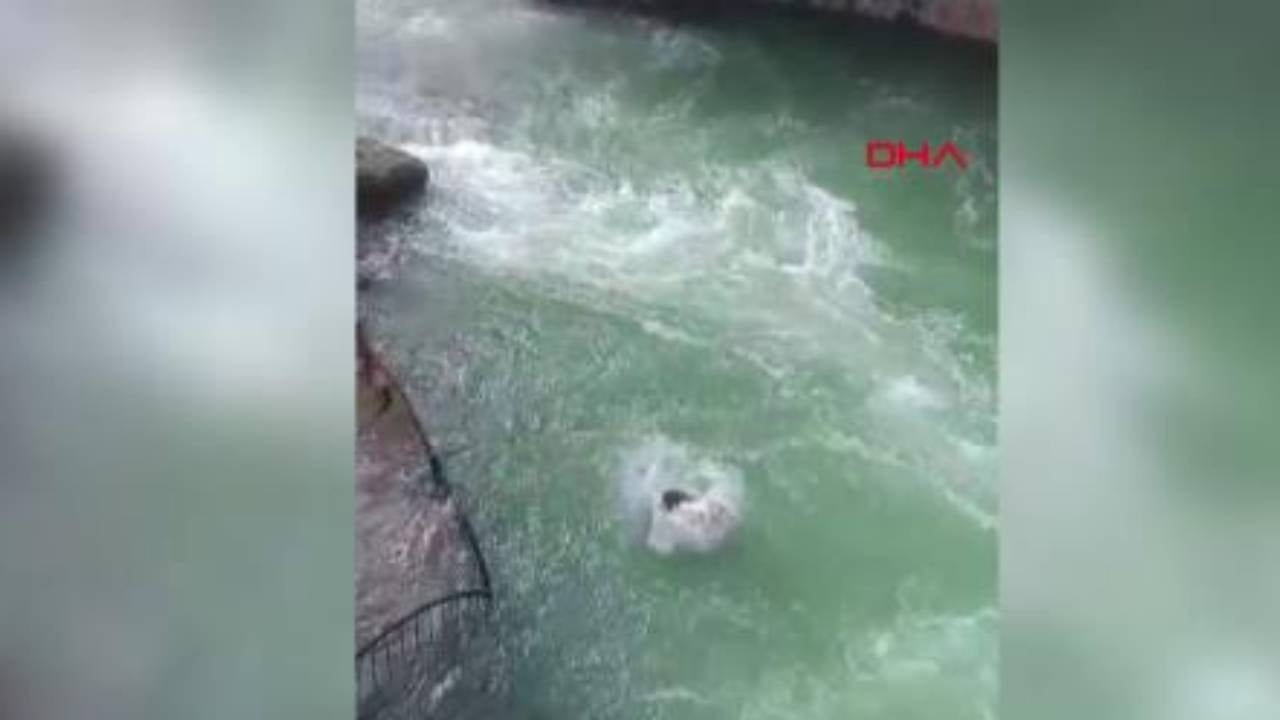 Mersin'de Çay'a atlayan 18  genç, suda kayboldu