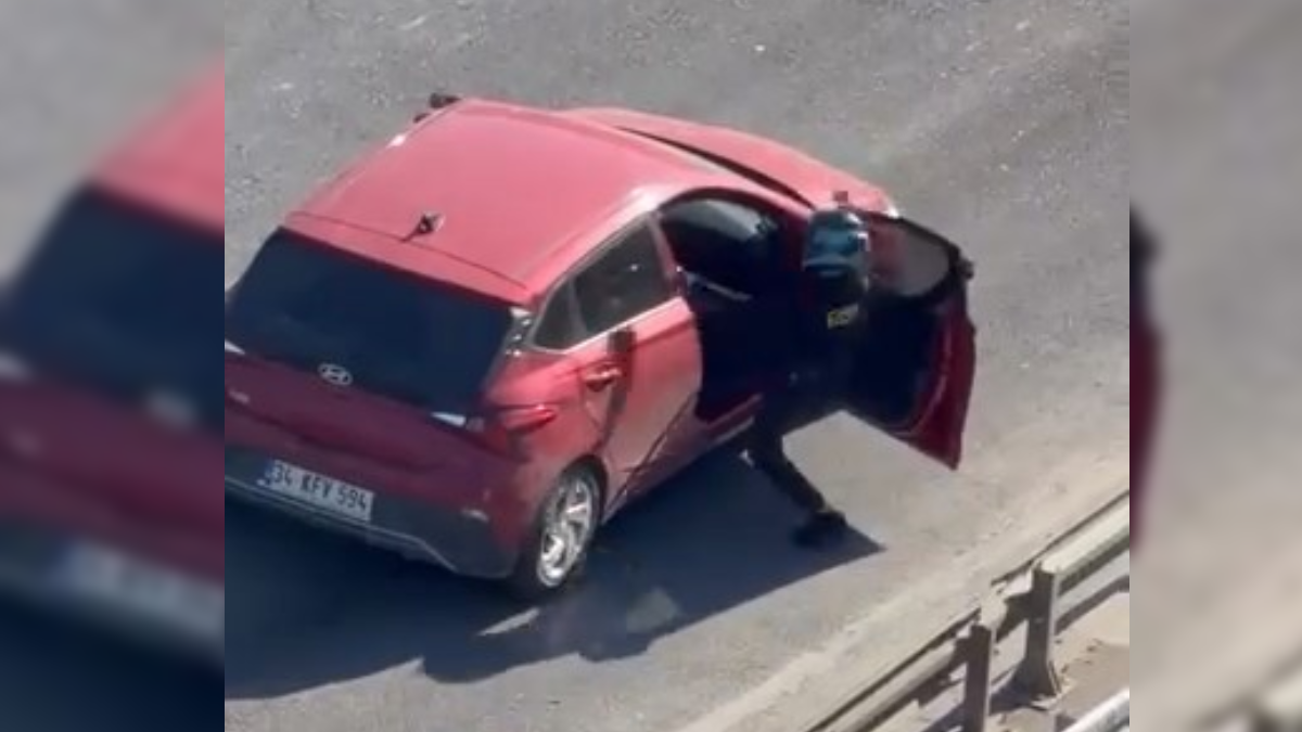 Yol verme kavgasında tekmeler havada uçuştu