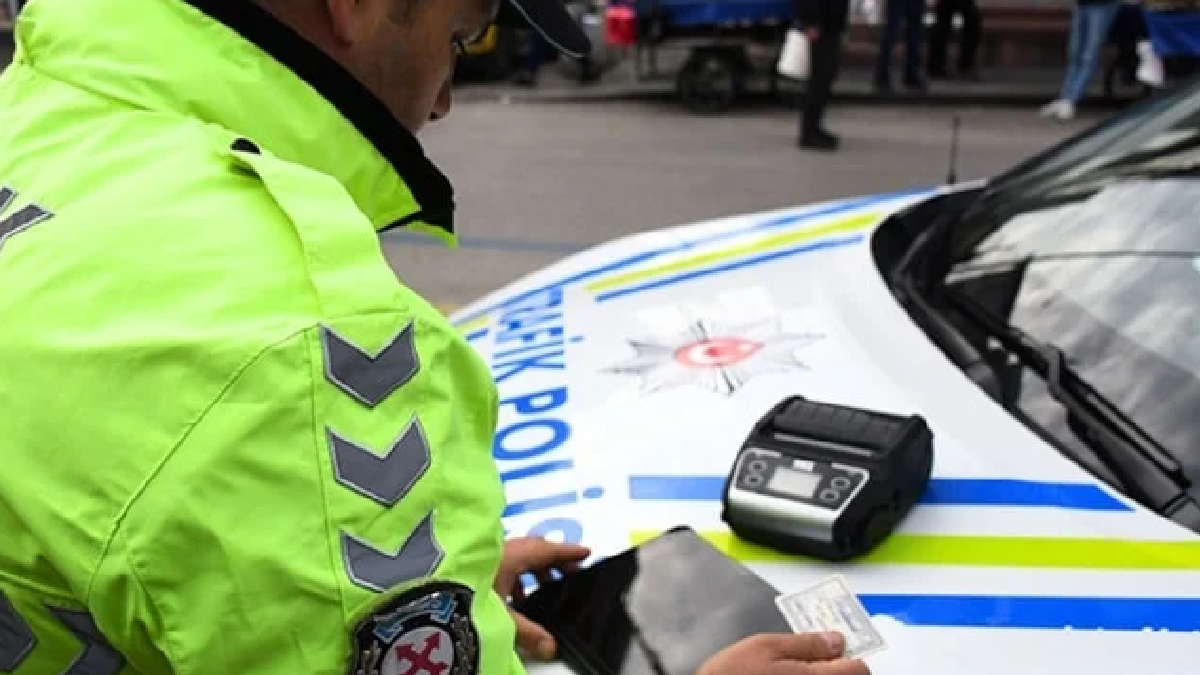 Trafikte bunu yapan pişman olacak: 900 bin lira ceza kesildi