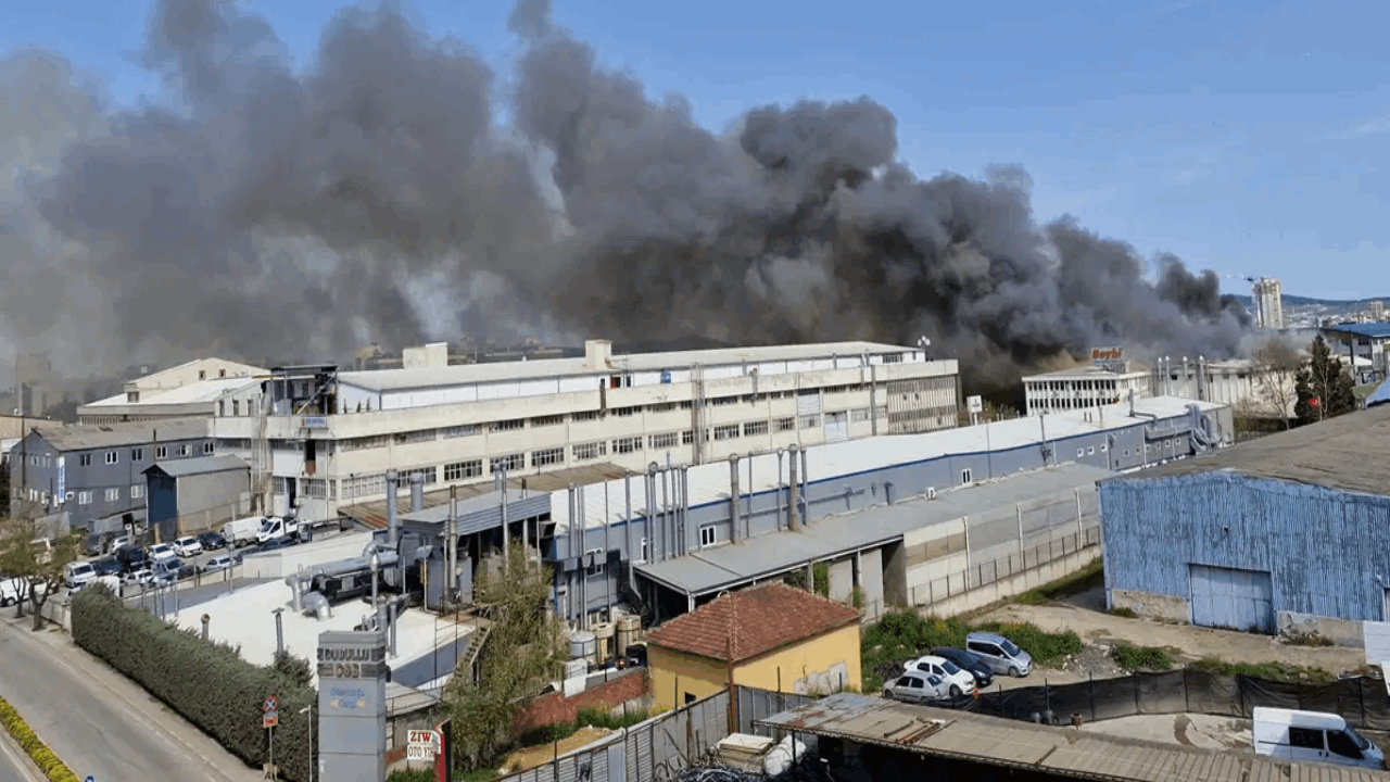 Ümraniye'de fabrika yangını!