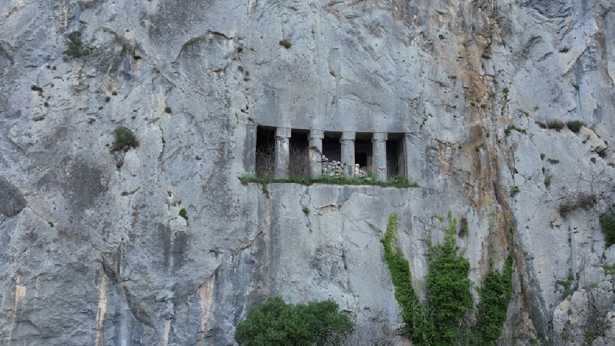 Türkiye'deki 300 metrelik bu kaleye sadece tünelle çıkılıyor