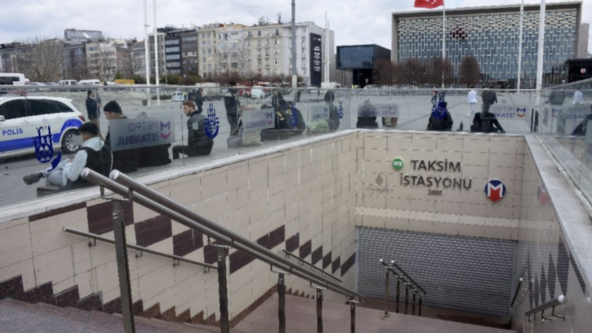 Taksim metrosu yine kapatıldı