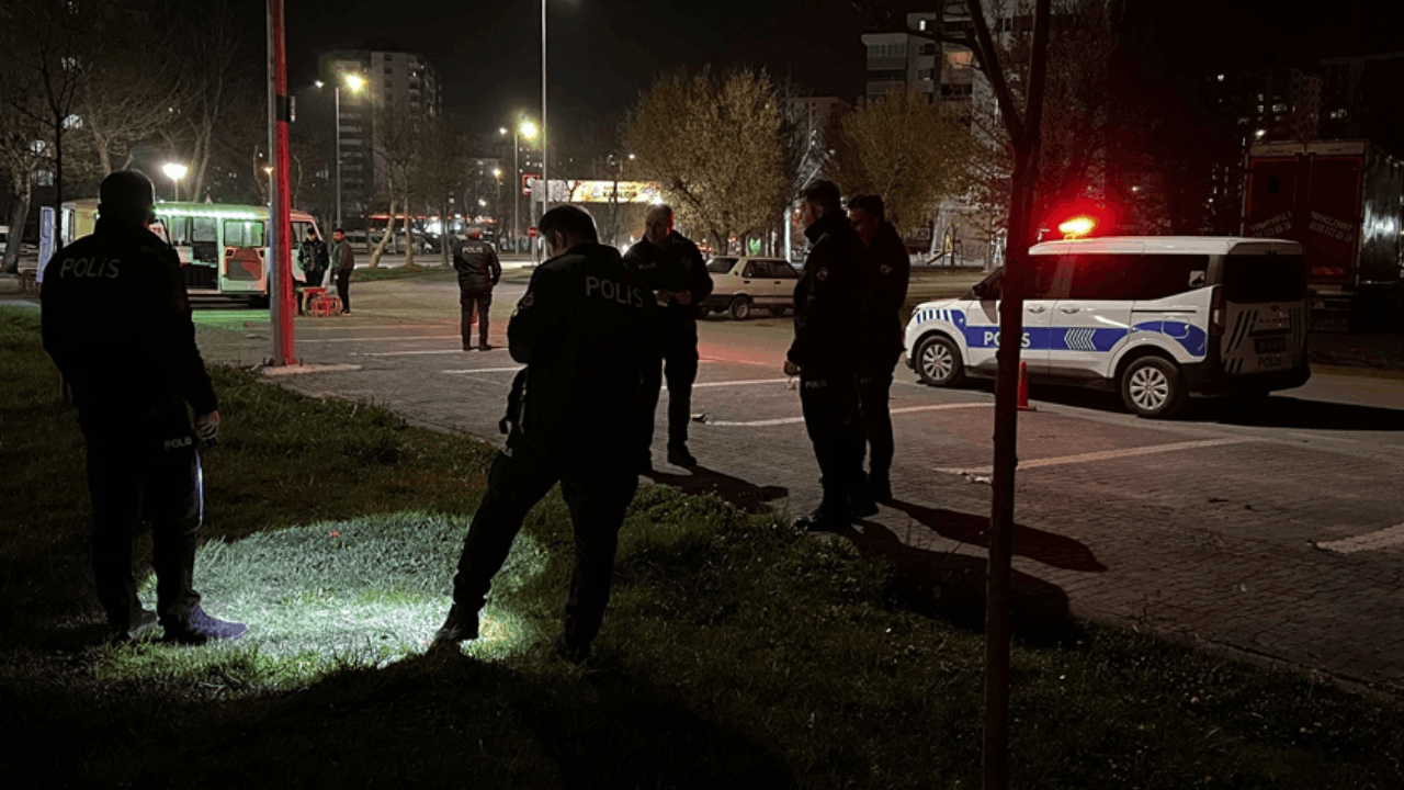 'Laf atma' kavgasında kan aktı: Tüfekle, bıçakla saldırdılar