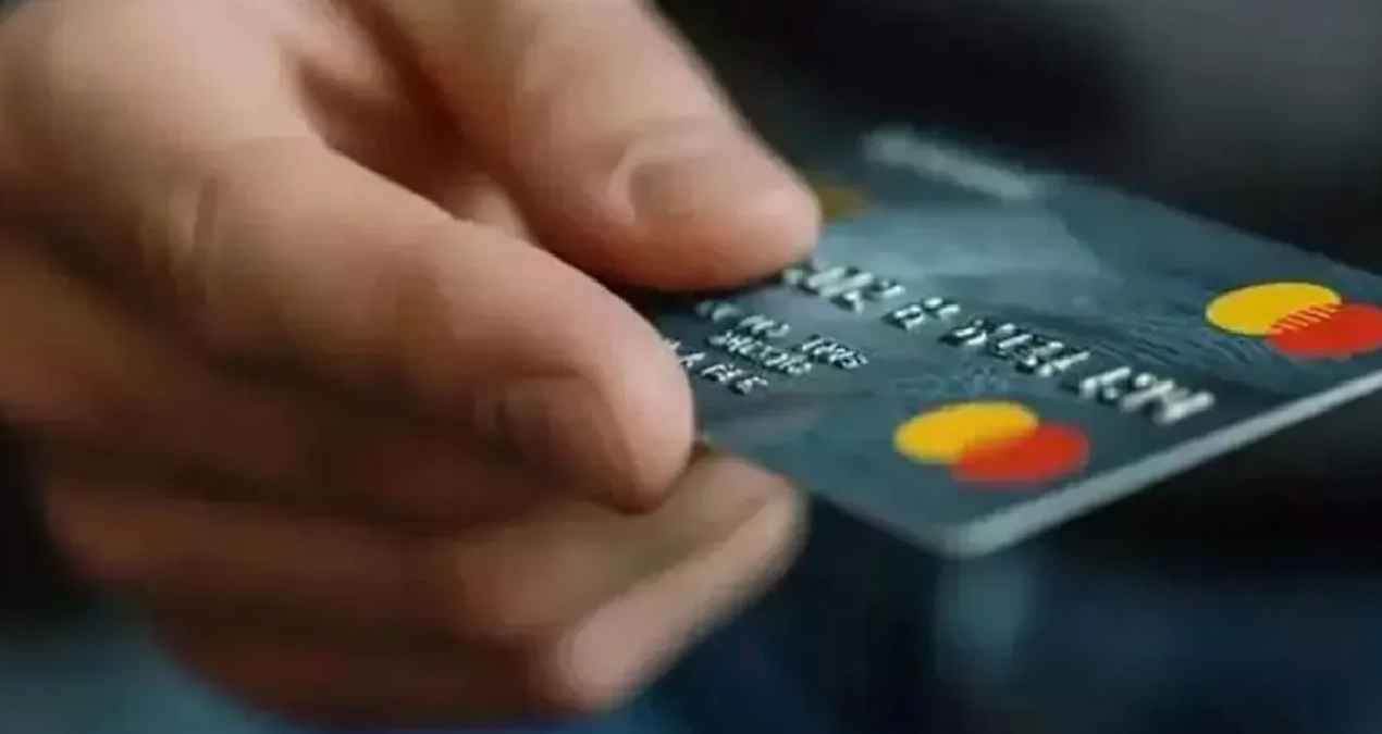 Kredi kartını kapatanlara soğuk duş