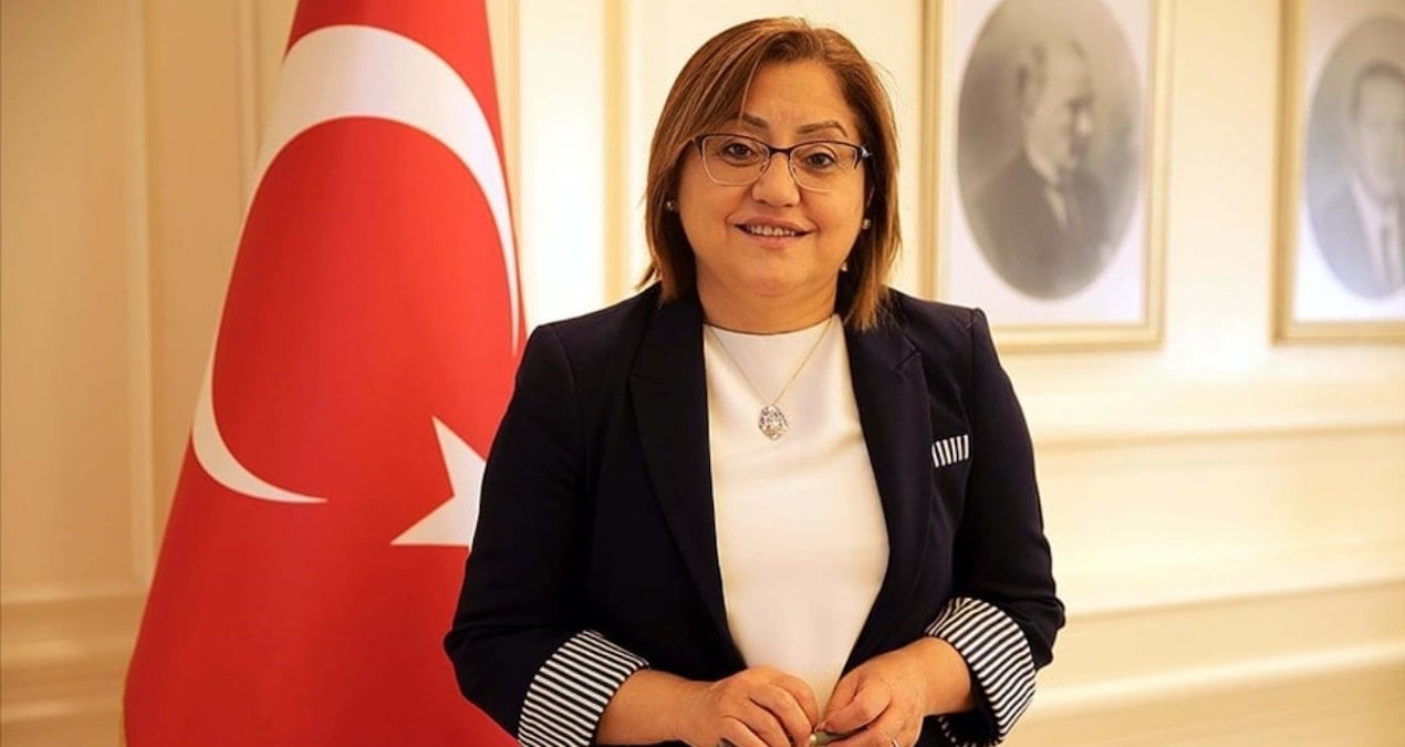 Vatandaş selde, Fatma Şahin kelebek peşinde