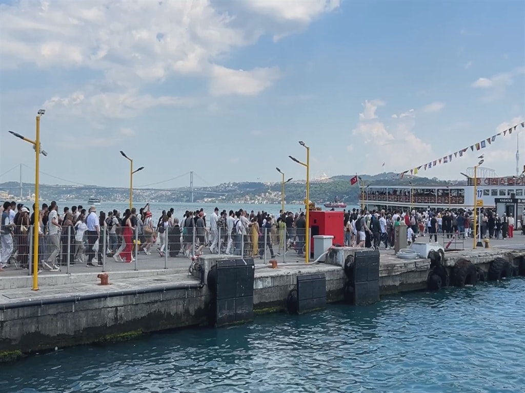 Bayramın ikinci gününde Adalar vapur iskelesinde yoğunluk yaşandı
