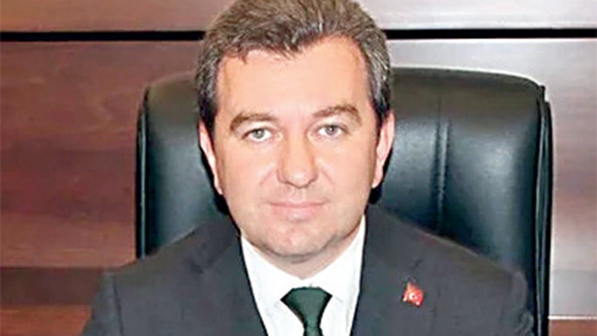 AKP’li eski başkan, müdürüne silah çekti