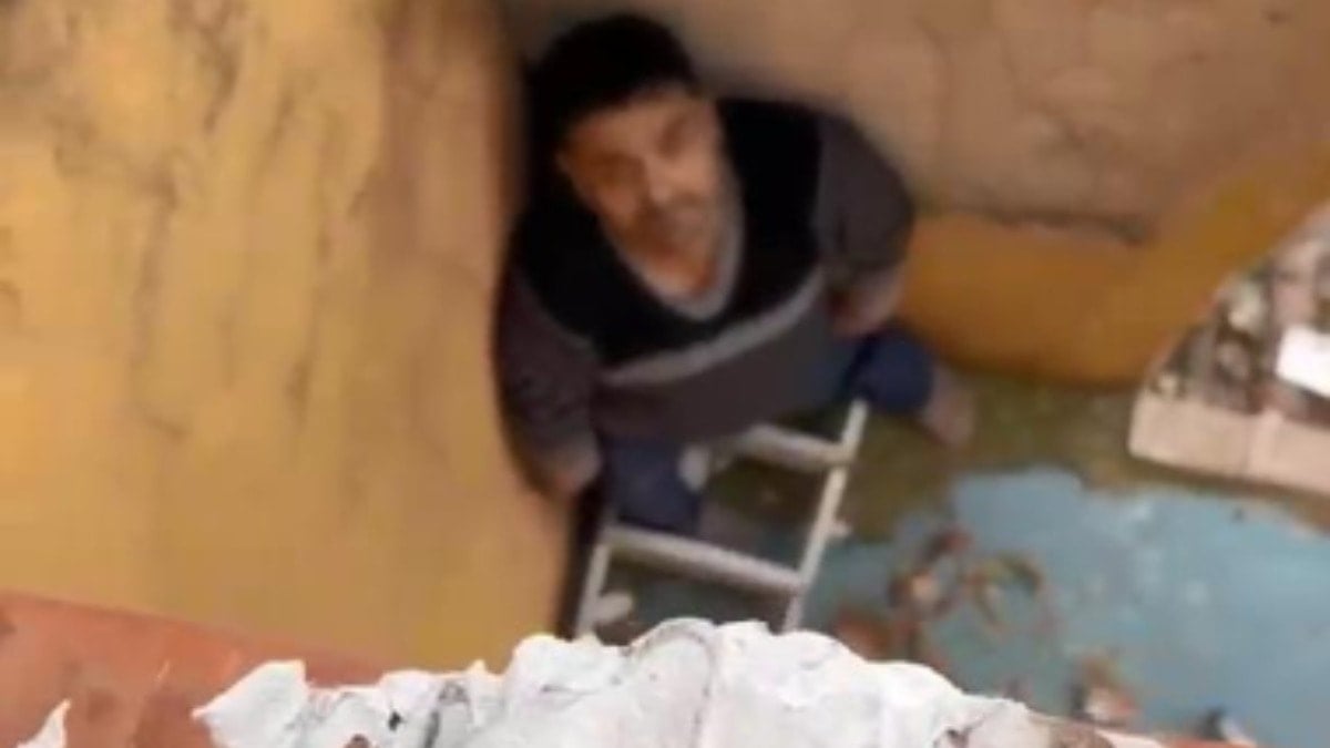 Aranan suç makinesi polisleri, saklandığı çatıda yakayı ele verdi