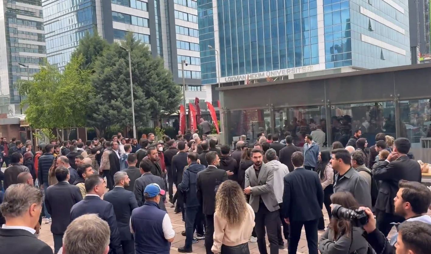 KILIÇDAROĞLU'NUN AVUKATLARI GENEL MERKEZ ÖNÜNDE 
