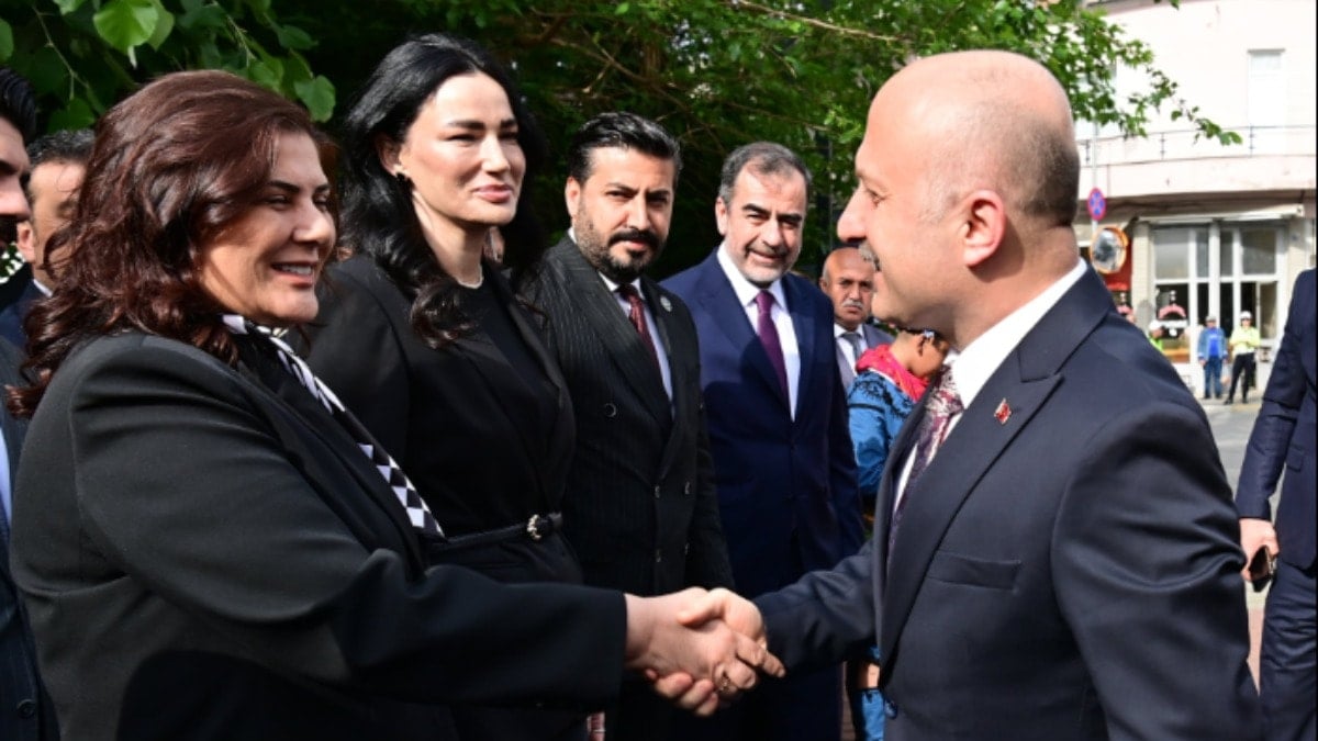 Aydın'da vali karşılamasında protokol tartışması