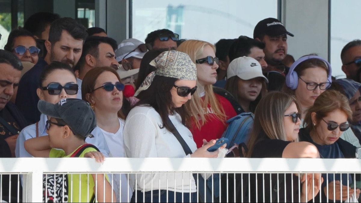 İstanbul'da bugün 12 bin kişi aynı yere akın etti: Uzun kuyruklar oluştu