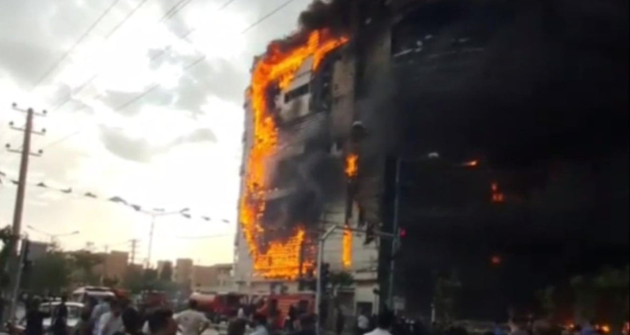 Tahran'da alışveriş merkezinde korkunç yangın: 8 ölü 36 yaralı
