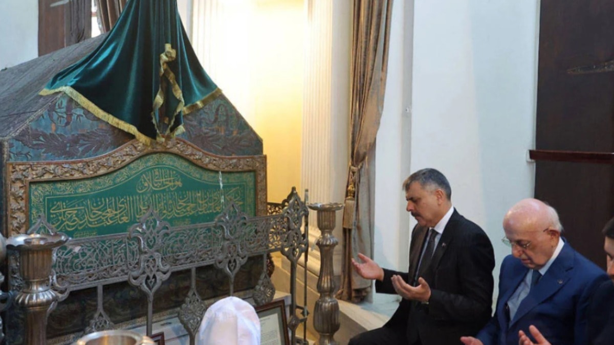 İçişleri Bakanı II. Abdülhamid'in türbesini ziyaret etti