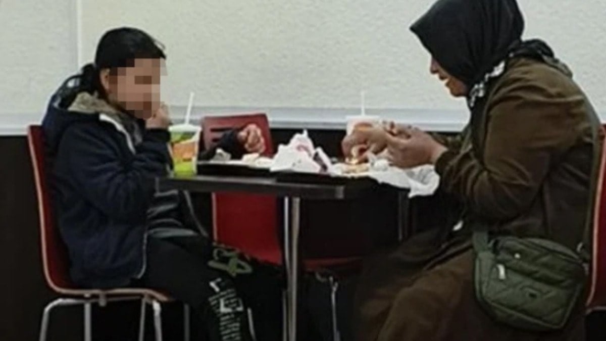 Dar gelirli, zincir restorandan 'Fakir' diye kovuldu