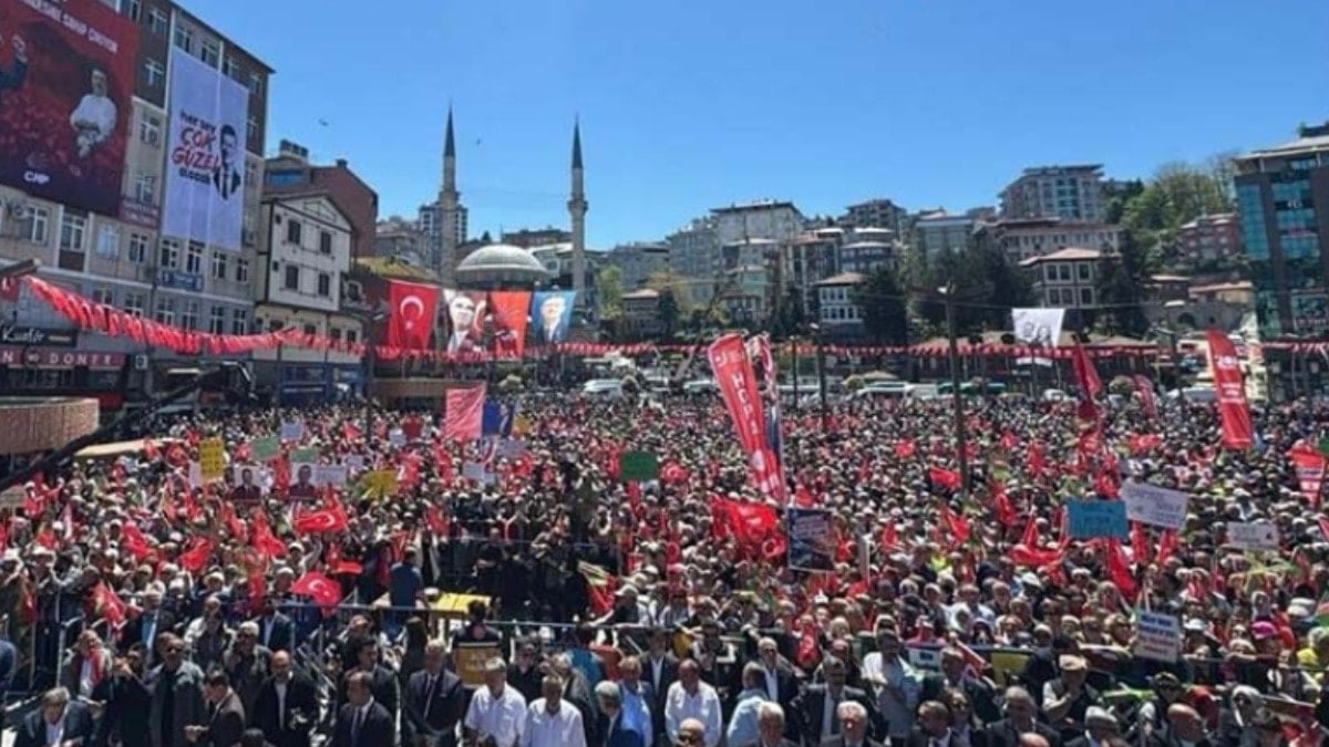 Erdoğan'ın yüzde 73 oy aldığı Rize'de CHP mitinginde tarihi kalabalık