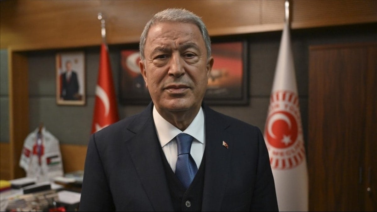 Hulusi Akar'dan öğrencilere tuhaf teklif: 'Yarından itibaren okulu bırakıp Çin'e gidin'