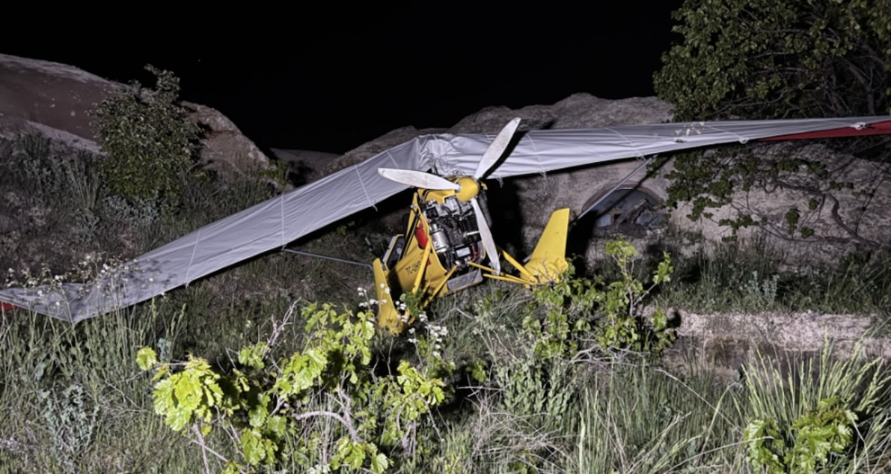 Nevşehir'de microlight acil iniş yaptı: Pilot ve yolcu yaralandı