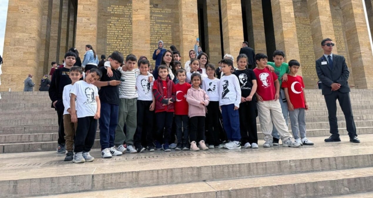 Hataylı öğrenciler mum üretip kazandıkları parayla Anıtkabir'i ziyaret etti